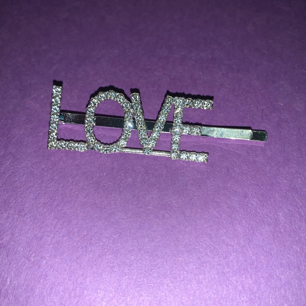Love Hair Clip must be bundles